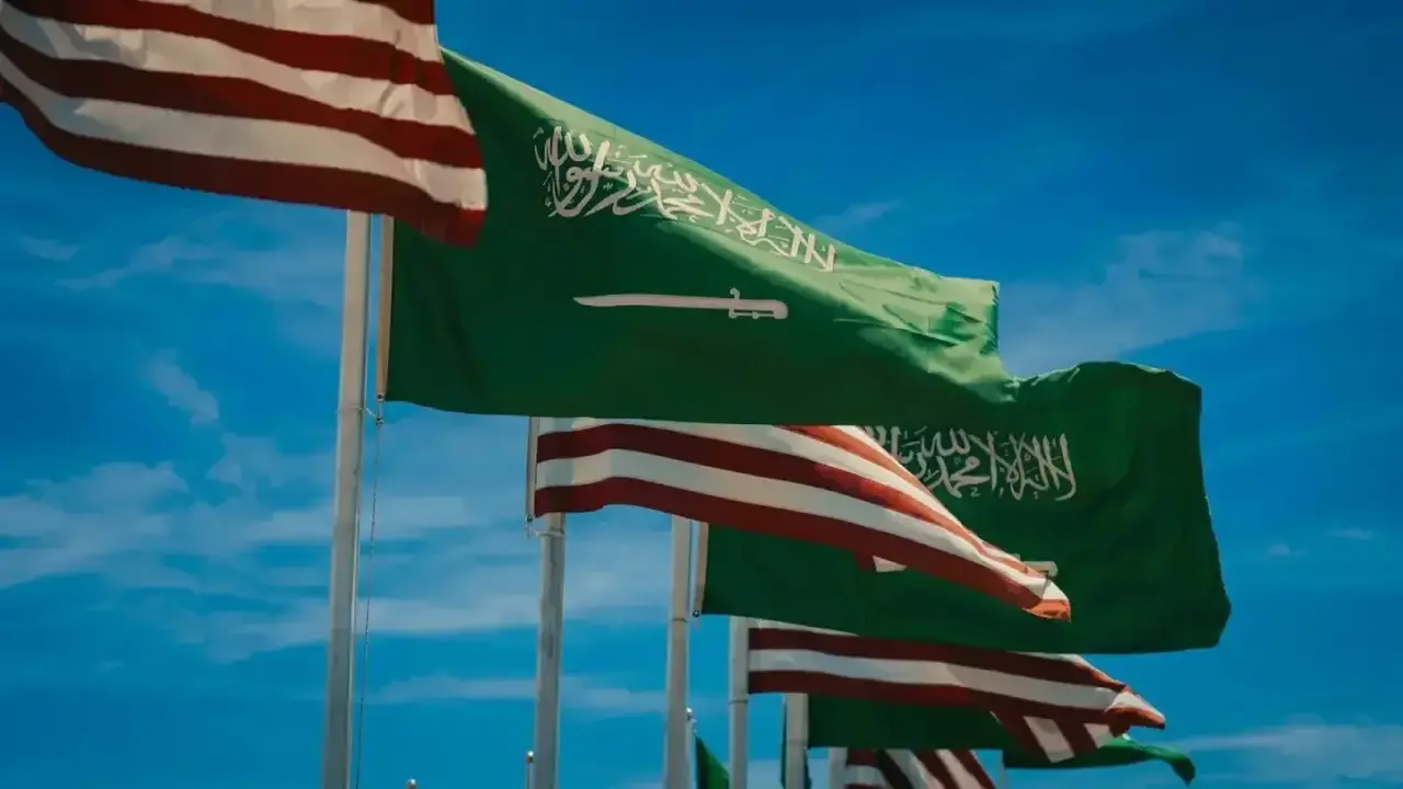 السفارة الأمريكية تحدد 7 أبريل موعداً لبدء بروتوكول بقاء جديد للحجيج